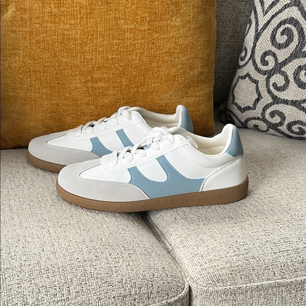UNIONBAY White and Light Blue Retro-Style Sneakers